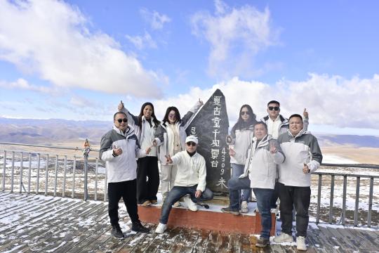 温暖色达，与爱同行——壹西格玛公装